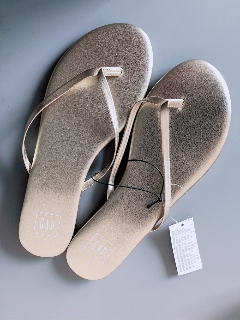 GAP Leather sandals Metallic Gold Thong Sandals size 10 flip flops